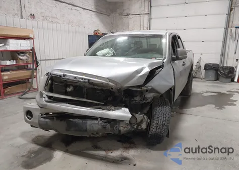 2010 Toyota Tundra Grade 5.7L V8 из США, поврежденный, VIN 5TFUY5F17AX115453